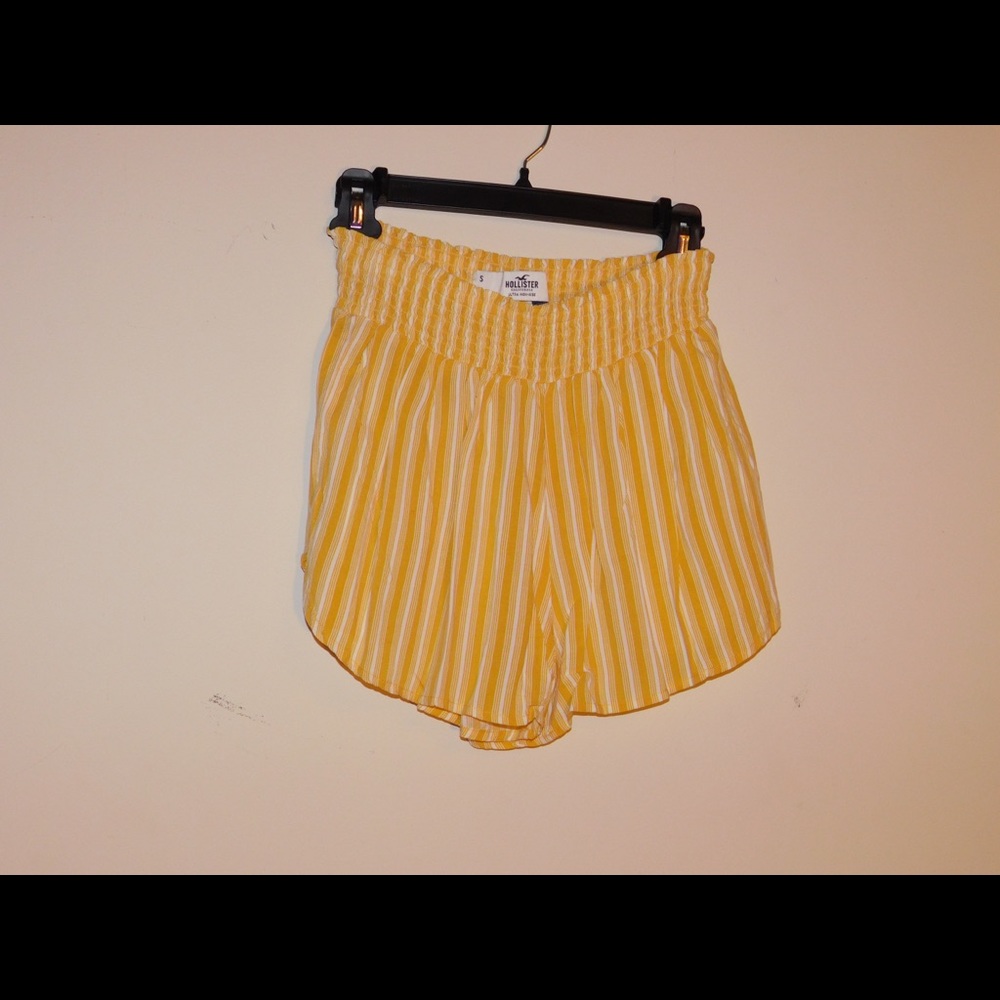 HOLLISTER YELLOW SHORTS